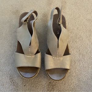 Antelope Gold V Cut Wedges Barely Worn Size 39
